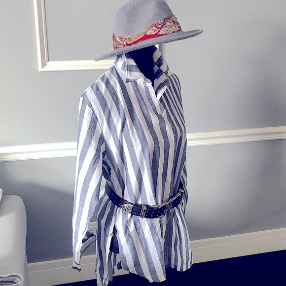 Stylish Stripe top with side button detail. - Picture 1 of 4